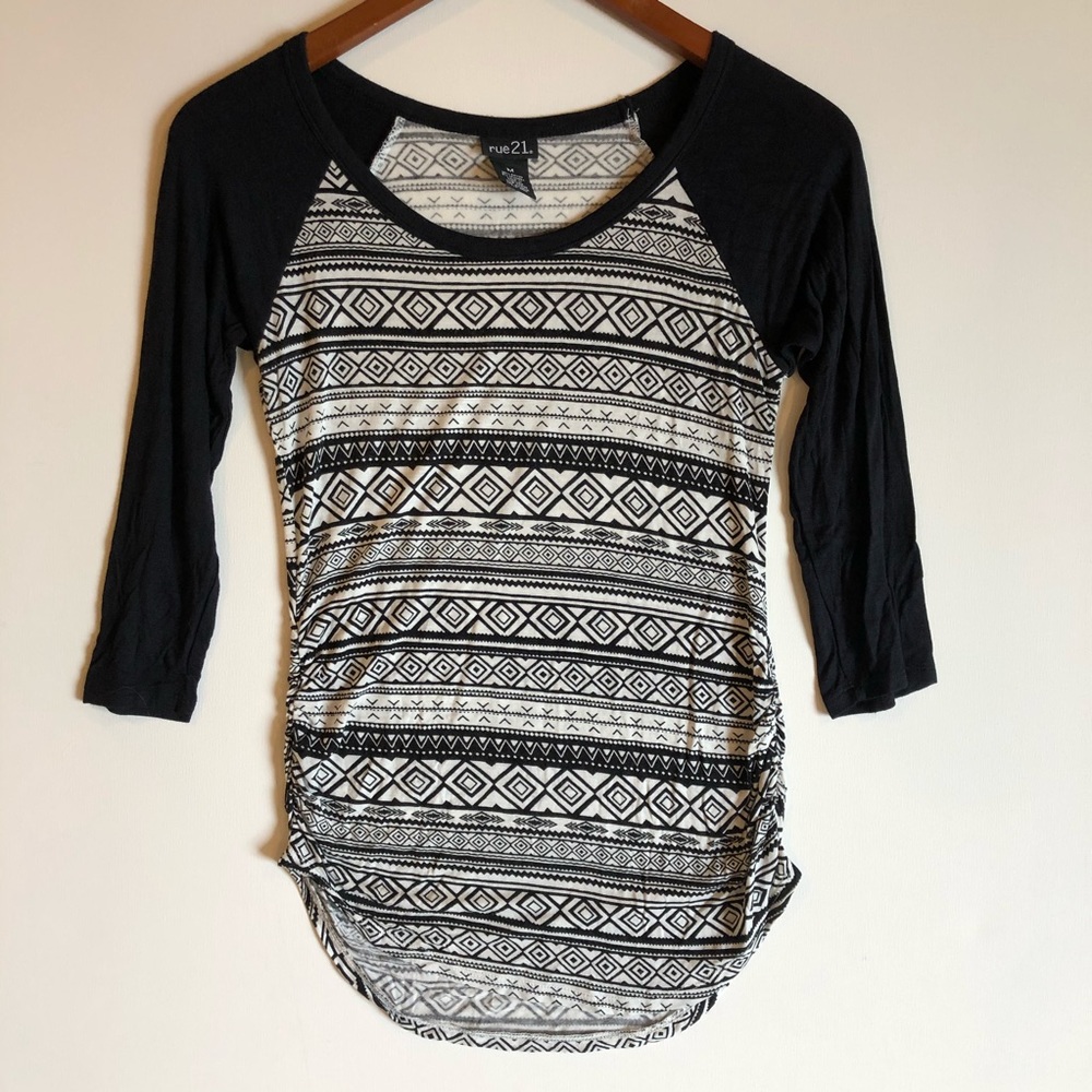 Rue 21 black and white form fitted shirt